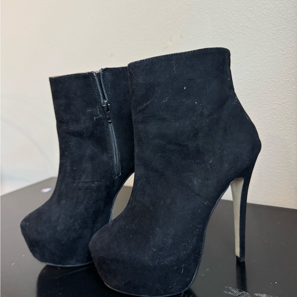 Elegant Black Suede Ankle Boots